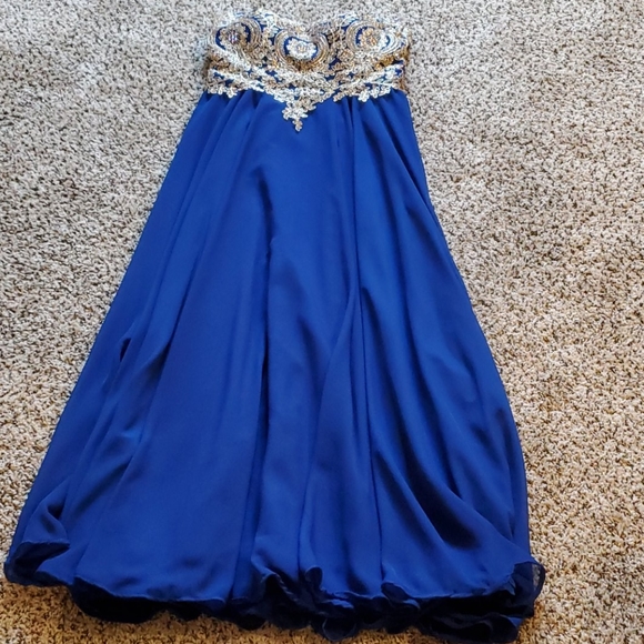 Beautiful ball gown/dress - Picture 2 of 5